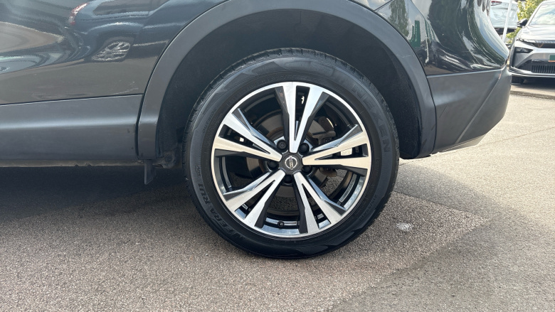 Nissan Qashqai 1.2 DiG-T N-Connecta 5dr Petrol Hatchback